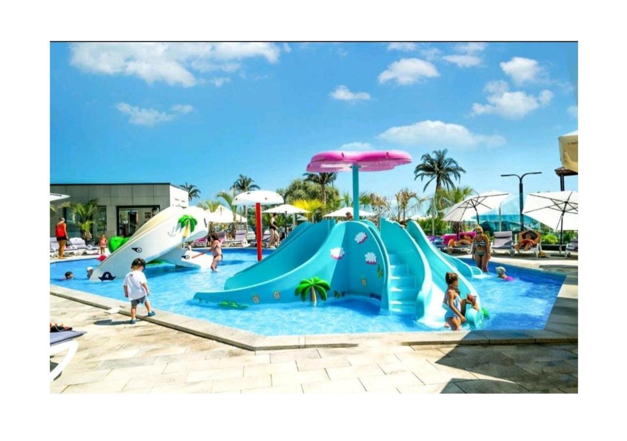 Purple Onyx - Pool & Spa Beach Resort Năvodari Εξωτερικό φωτογραφία